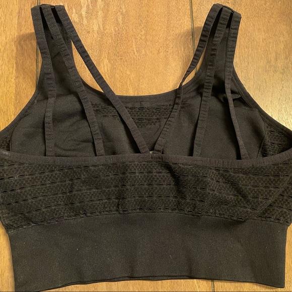 Gymshark black sports bra. Medium. Super comfy. Excellent used condition. - Picture 2 of 3